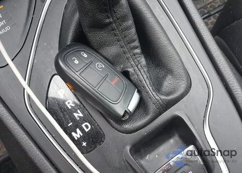 2019 Jeep Cherokee Latitude Plus 4X4 из США, поврежденный, VIN 1C4PJMLN8KD152386